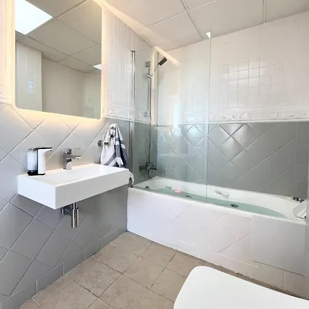 Апартаменты Sea View Penthouse In Бенальмадена